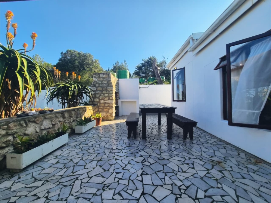 2 Bedroom Property for Sale in Stilbaai Oos Western Cape